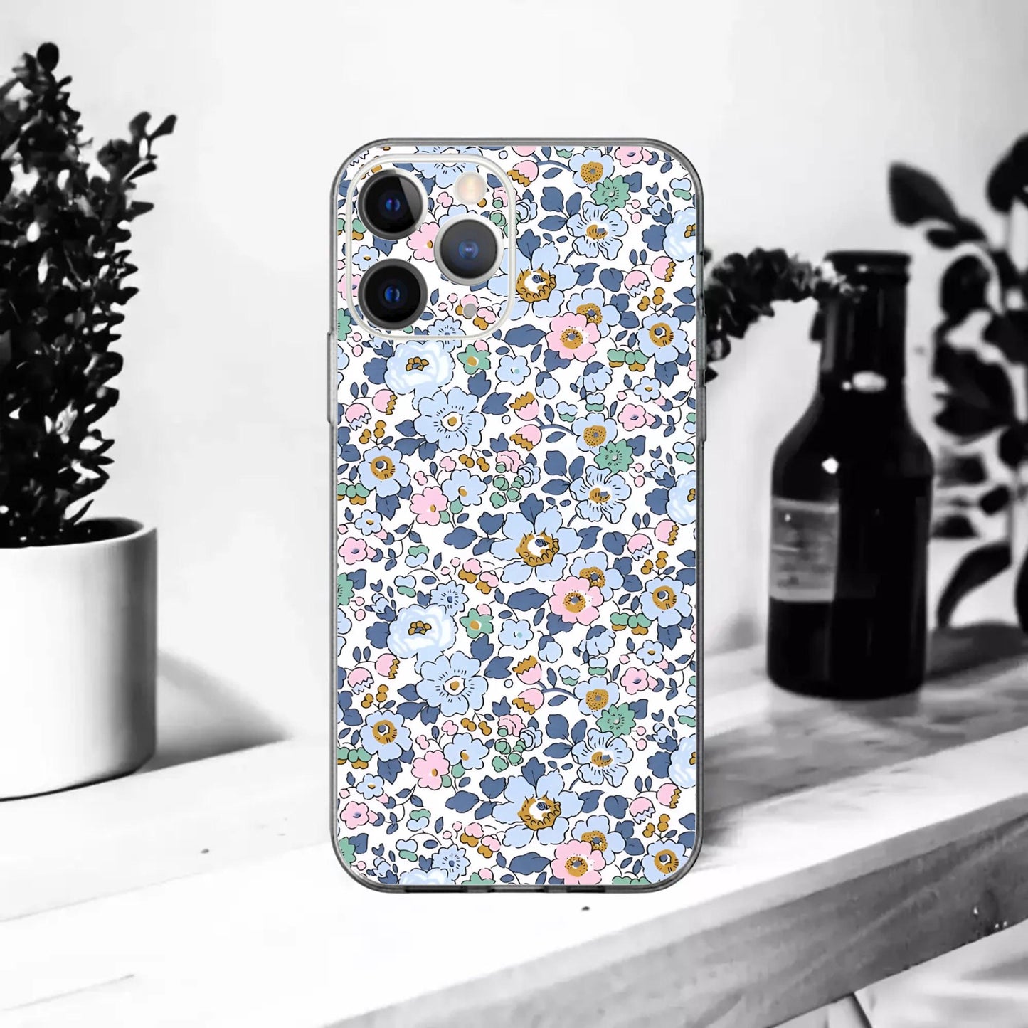 Coque souple Betsy Bleu Denim pour iPhone 16, 15, 14, 13, 12, 11, X, XR, SE, 8, 7