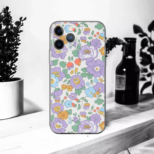 Coque souple Betsy lilas pour iPhone 16, 15, 14, 13, 12, 11, X, XR, SE, 8, 7,